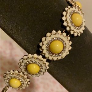 Cute flower bling bracelet